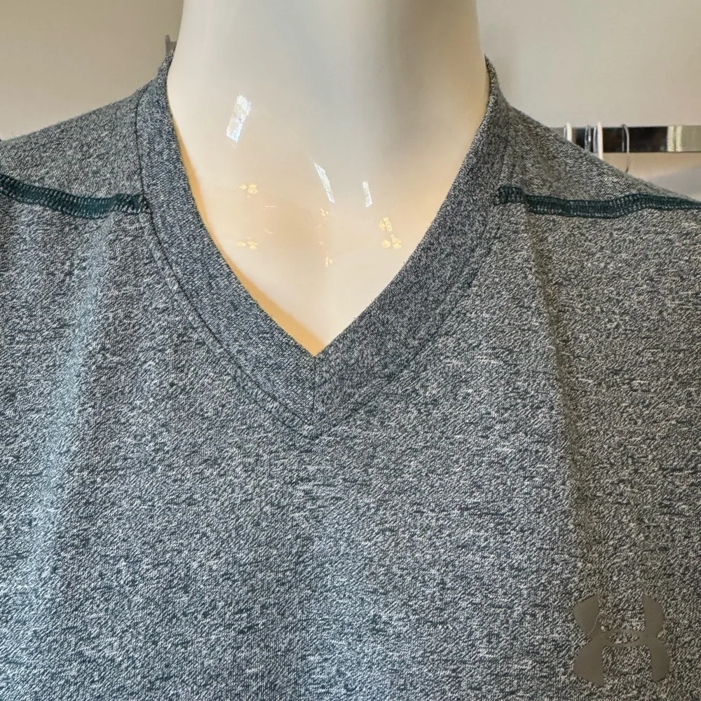 Under Armour Men's Green V-Neck Shirt size medium